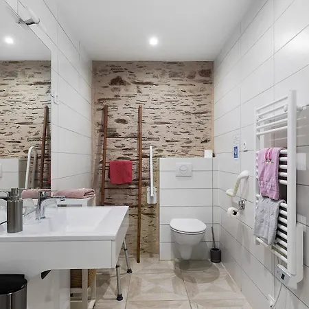 Le Relais Des Hirondelles Oda ve Kahvaltı Nyoiseau