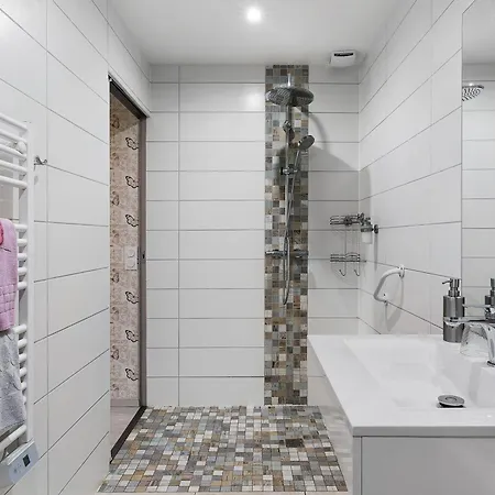 Le Relais Des Hirondelles Oda ve Kahvaltı Nyoiseau